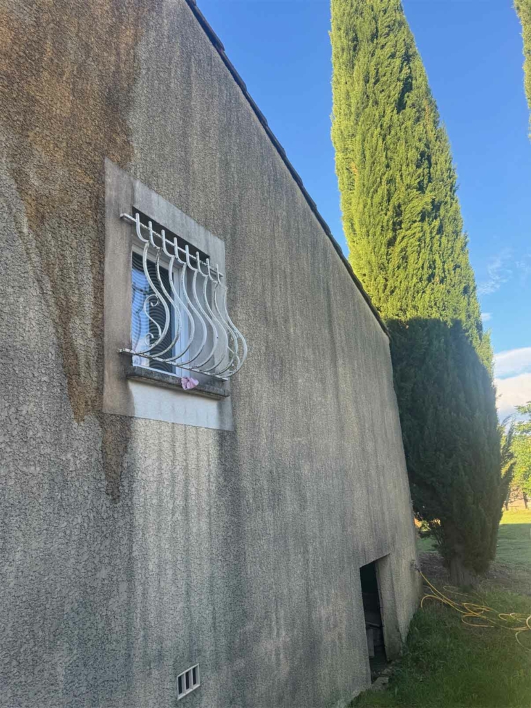 Façade maison avant nettoyage de R Sud Drone