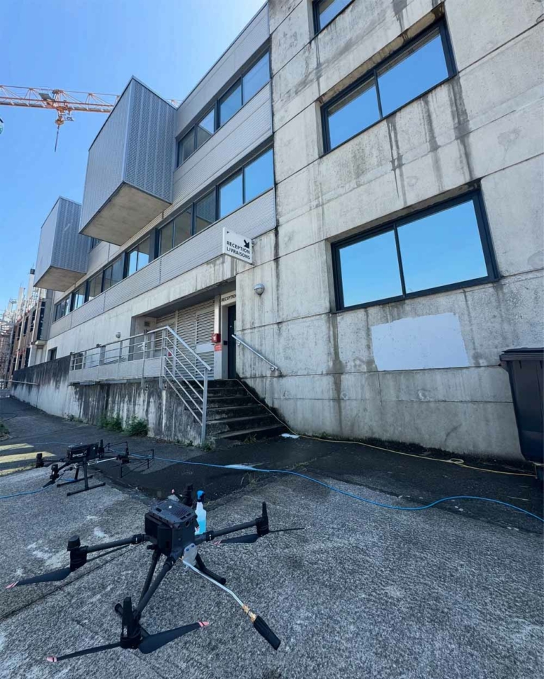 Préparation d'un nettoyage de bardage d'entreprise réalisé par R Sud Drone