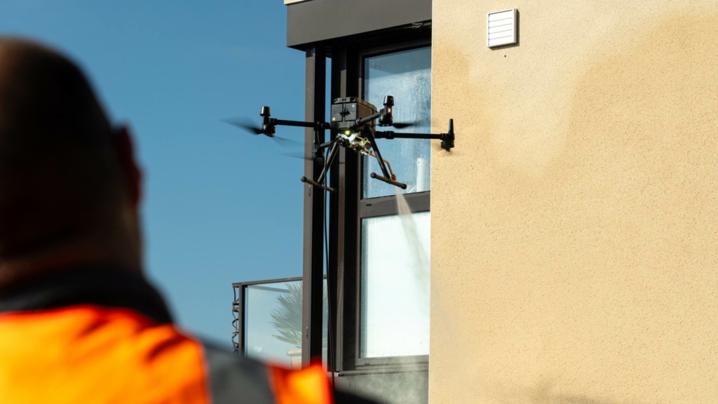 R Sud Drone nettoyage de façades et bardarge dans le Gard