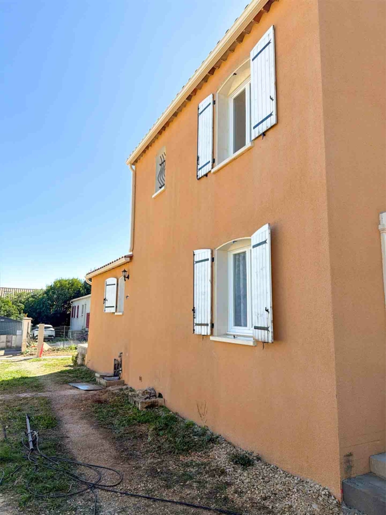 Nettoyage façade par R SUD DRONE maison APRES