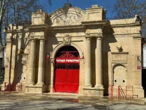 Nettoyer les monuments historiques en France avec un drone :