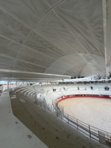 Nettoyage des Arènes de Lunel : retour de terrain sur un chantier technique de 5 000 m²