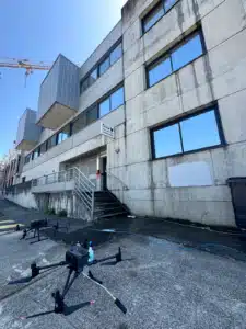 Nettoyage de vitres par drone : comment laver les vitrages extérieurs en hauteur ?