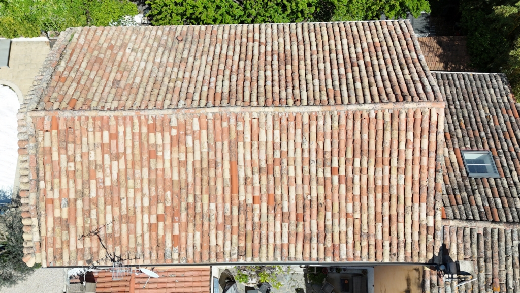 Résultat six mois après le traitement d'une toiture à Ribaute-les-Tavernes